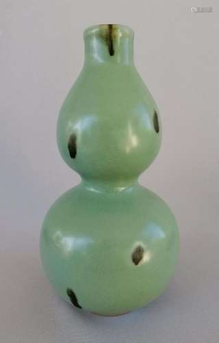 CHINESE SONG LONG QUAN STIPPLING GOURD VASE