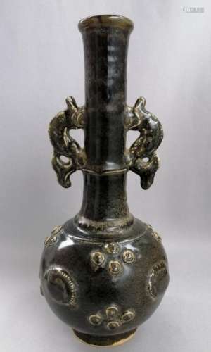A CHINESE SONG DYNASTY DING KILN STRIGHT NECK VASE