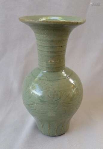 CHINESE SONG DYNASTY VASE WITH INCISED FLORAL