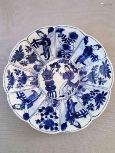 CHINESE KANG XI BLUE AND WHITE FLOWER MOUTH PLATE