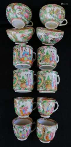 12 PIECES OF CHINESE ROSE MEDALLION CUPS