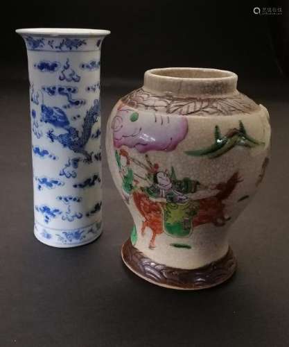 TWO PIECES OF CHINESE QING DYNASTY PORCELAINS