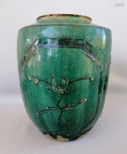 A CHINESE SONG DYNASTY GREEN GLAZED GUAN