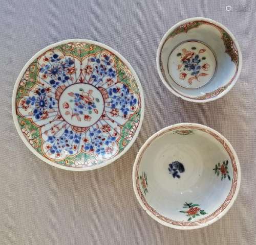 THREE CHINESE 18th C. ROSE FAMILLE CUPS AND PLATE