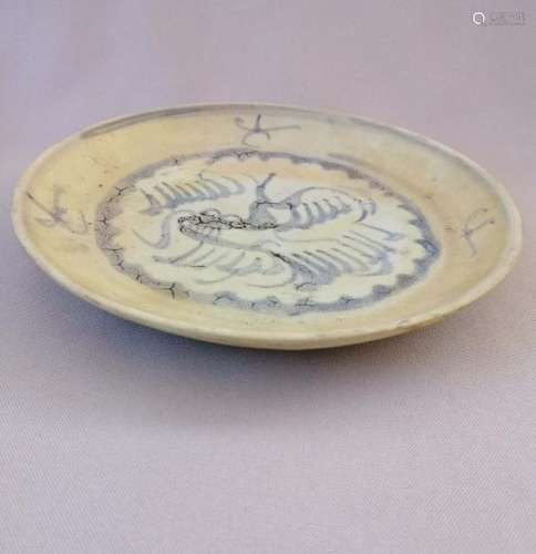 CHINESE MING DYNASTY BLUE AND WHITE PLATE