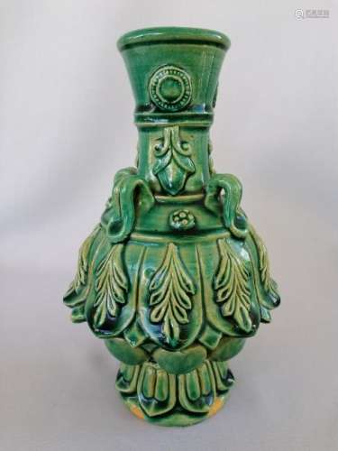 A CHINESE TANG DYNASTY GREEN GLAZED VASE