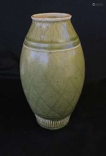 A CHINESE ER JIN PERIOD CELADON DRUM SHAPE GUAN