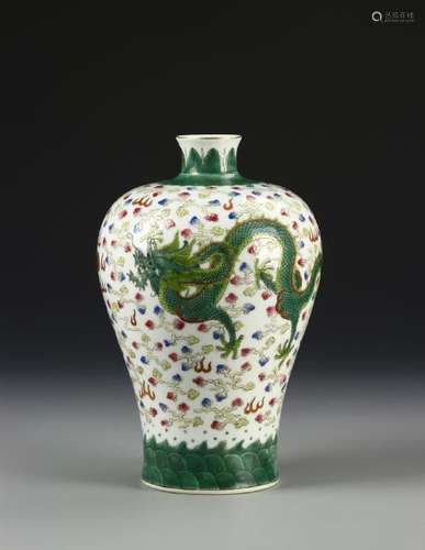 Chinese Wucai Meiping Vase