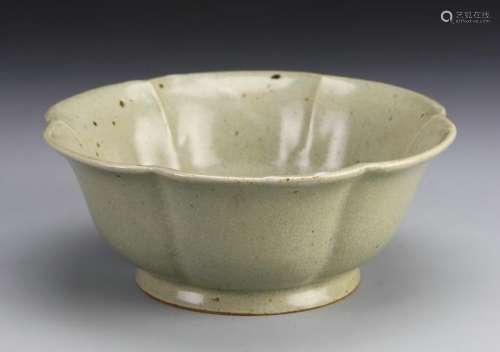 Chinese Lungquan Ware Bowl