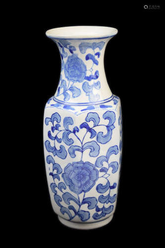 [Chinese] A Republic Era Blue and White Porcelain Hexagon Vase