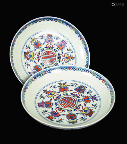 A Pair of Chinese Penta-Coloured (Wucai) Porcelain Plates with 