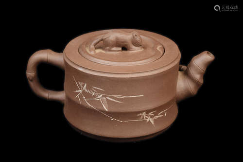 [Chinese] A Squirrel and Bamboo Yixing Clay Teapot