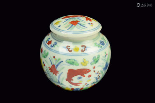 [Chinese] An Old Penta-Colour (Wucai) Lidded Jar Painted with Underwater Scene