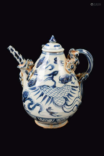 [Chinese] A Ming Dynasty Style Blue and White Porcelain Wine Pot with Phoenix