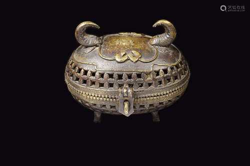 [Chinese] A Tibetan Cow Horn Style Bronze Incense Burner