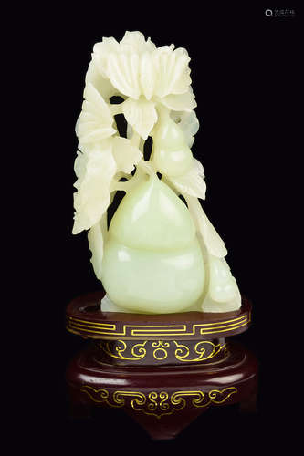 A Xiuyan (Lotus) Jade Calabash Ornament