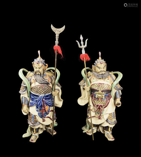 A Pair of Chinese Shiwan Pottery Figurines 