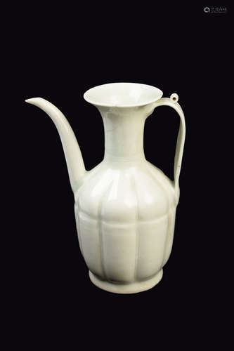 [Chinese] A Ding Kiln Style White Porcelain Wine Pot