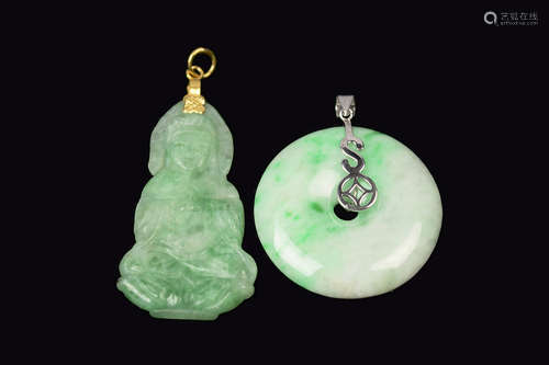 [Chinese] A Jadeite Disc with 925 Silver Hanger and a Jadeite Guanyin