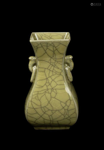 A Chinese Ge Glazed Porcelain Rectangular Vase with Glaze Cracks