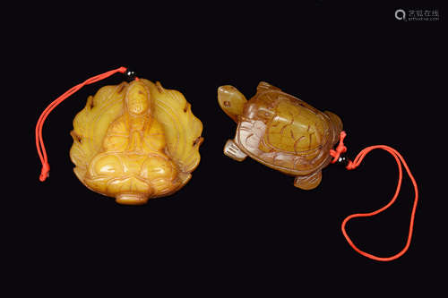 [Chinese] A Yellow Jade Carved Guanyin and a Yellow Jade Turtle Mother and Son