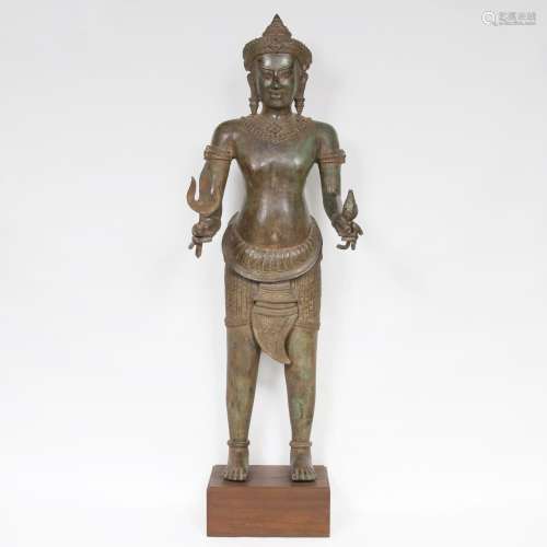 Große stehende Figur 'Bodhisattva Avalokiteshvara'Südostasien, 20. Jh. Bronze. Streng frontal