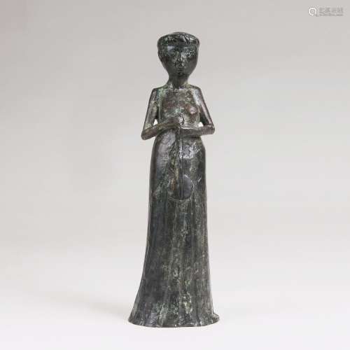 Gerhard Marcks(Berlin 1889 - Burgbrohl 1981)Figur 'Frau mit Geige'1956. Bronze, patiniert. Auf der