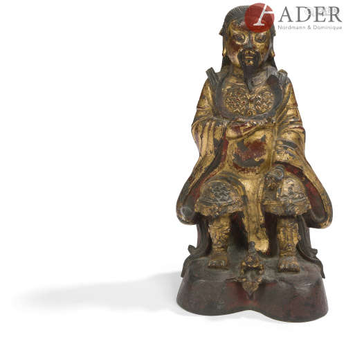 CHINE - Époque MING (1368 - 1644) Statuette en bronze laqué or et rouge de Wenchang assis, une