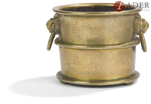 CHINE - XVIIIe siècle Brûle-parfum en bronze dépatiné, anciennement doré et incrusté d'argent de