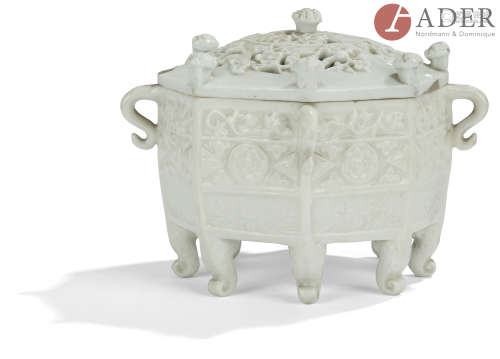 CHINE, DEHUA - Époque KANGXi (1662 - 1722) Brûle-parfum en porcelaine blanche dit 