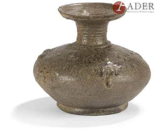 Corée - Période SILLA (57 av. JC - 918) Vase en terre cuite noire. H. : 13 cm