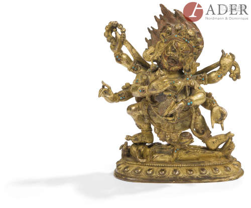 TIBET - XIXe siècle Statuette en bronze doré de Mahakala à six bras debout en pratyalidhasana sur un