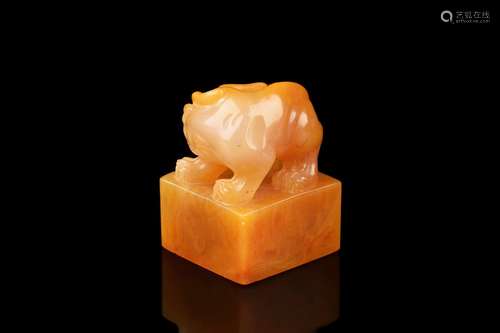 SHOUSHAN SOAPSTONE CARVED 'MYTHICAL BEAST' STAMP SEAL