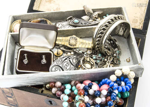 A quantity of costume jewellery, including a miracle necklace, bracelet, silver brooches, costume