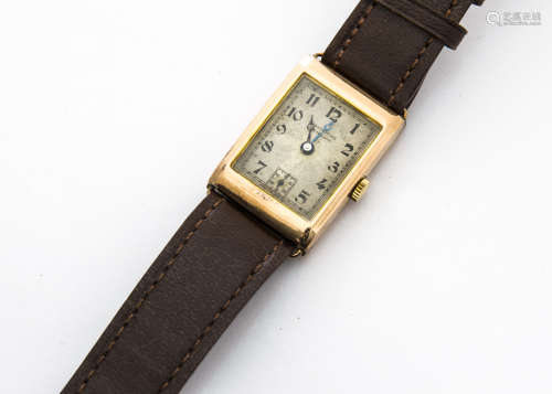An Art Deco Bravington's Renown 9ct gold cased gentleman's wristwatch, 23mm wide rectangular case