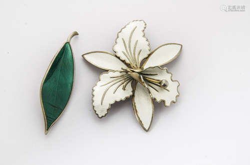 A David Andersen silver and enamel leaf brooch, (af) together with a Norwegian silver and enamel