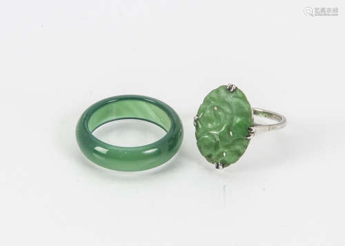 A vintage Chinese jade and white metal ring, together with a green hardstone band ring (2)