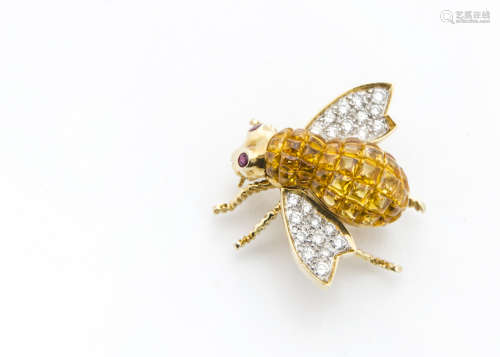 An 18ct gold diamond, ruby and yellow sapphire bee brooch, the yellow sapphire abdomen with