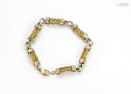 A modern heavy 18ct gold bracelet, having double rope twist and bound links joined by shackles, 39.