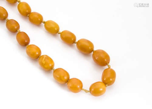 An amber bead knotted strung necklace, the graduated toffee coloured beads 31g