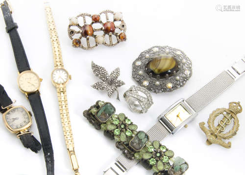 A quantity of costume jewellery, including an early 20th Century 18ct gold lady's trench