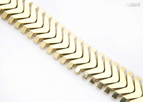 A continental high carat gold retro style chevron linked bracelet, with snap clasp, safety clasps