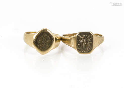 An early 20th century 18ct gold signet ring, blank tablet, bent, 9.8g, together with a 9ct gold