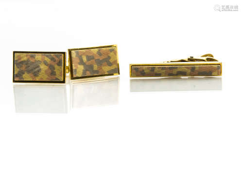 A pair of continental 14ct gold mixed colour cufflink and tie clip set, marked Manning, stamped 585,
