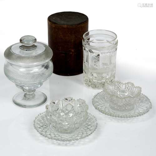 Glass sweetmeat jar and cover 15cm, two hobnail glass small bowls and stands and a cased glass (4)