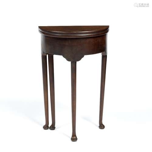 Mahogany small tea table 19th Century, 43cm across x 22cm deep x 70cm high