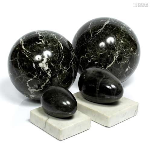 Pair of marble balls 15cm and two marble paperweight eggs on bases, 12cm x 9cm largest (4)