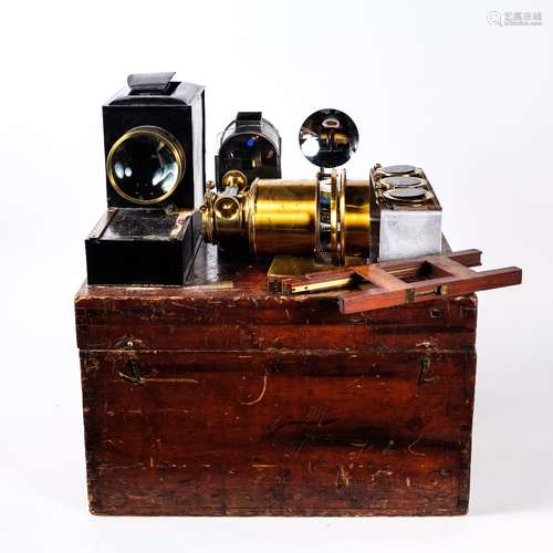 Magic lantern Victorian in original wood case, with various attachments