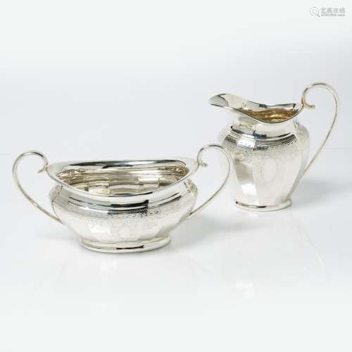 Silver sugar basin and milk jug with engraved decoration, Birmingham 1930, 425 grams