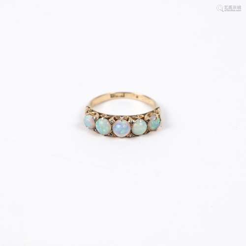 18ct gold ring with graduated opal and diamond chip setting